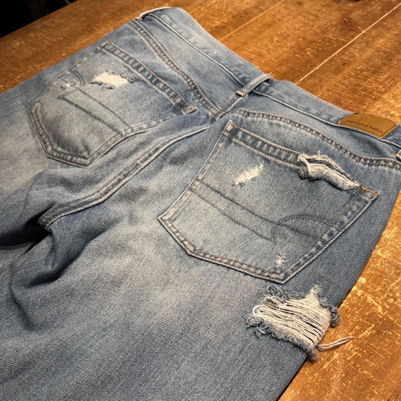 American Eagle Distressed Button Fly Hi-Rise Girlfriend Jeans - Picture 6 of 16